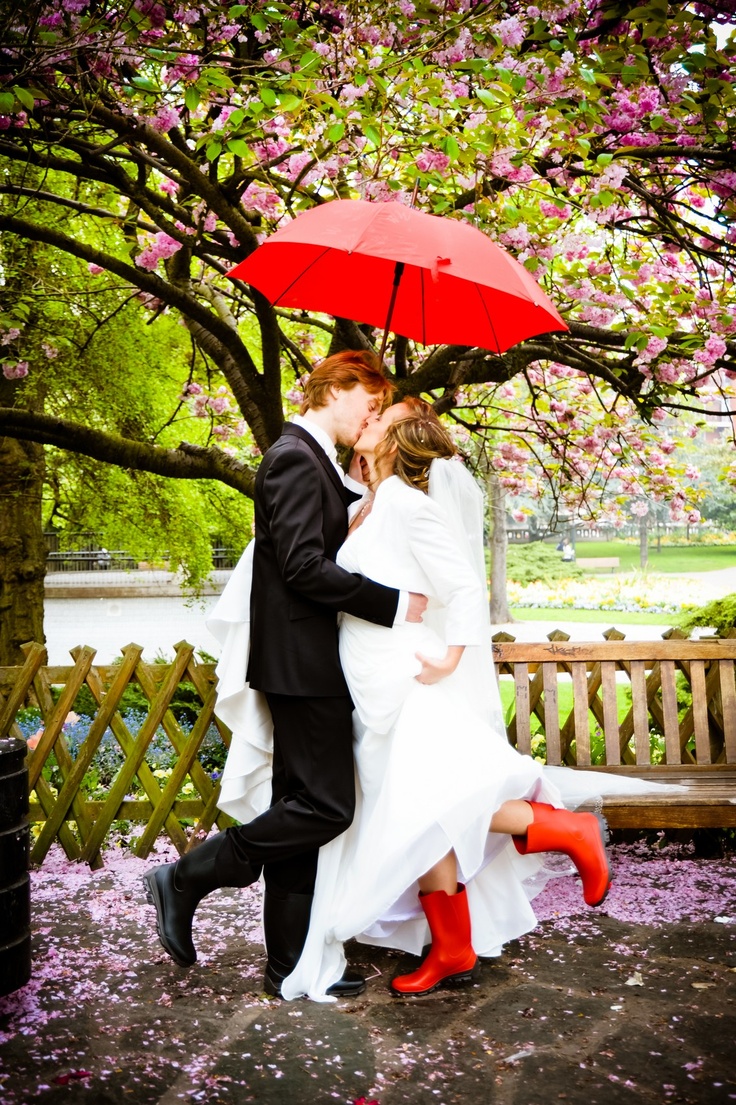 Декор для свадебной фотосессии в дождь