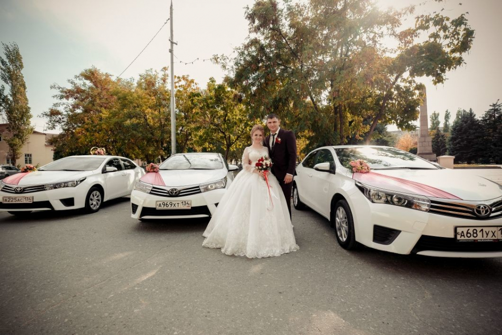 Свадебный кортеж Волгоград - аренда машин на свадьбу, прокат свадебных украшений