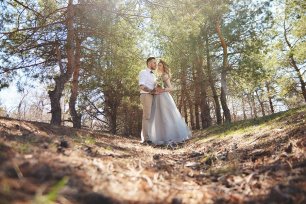 Свадебная фотосессия в лесу в рустикальной стилистике
